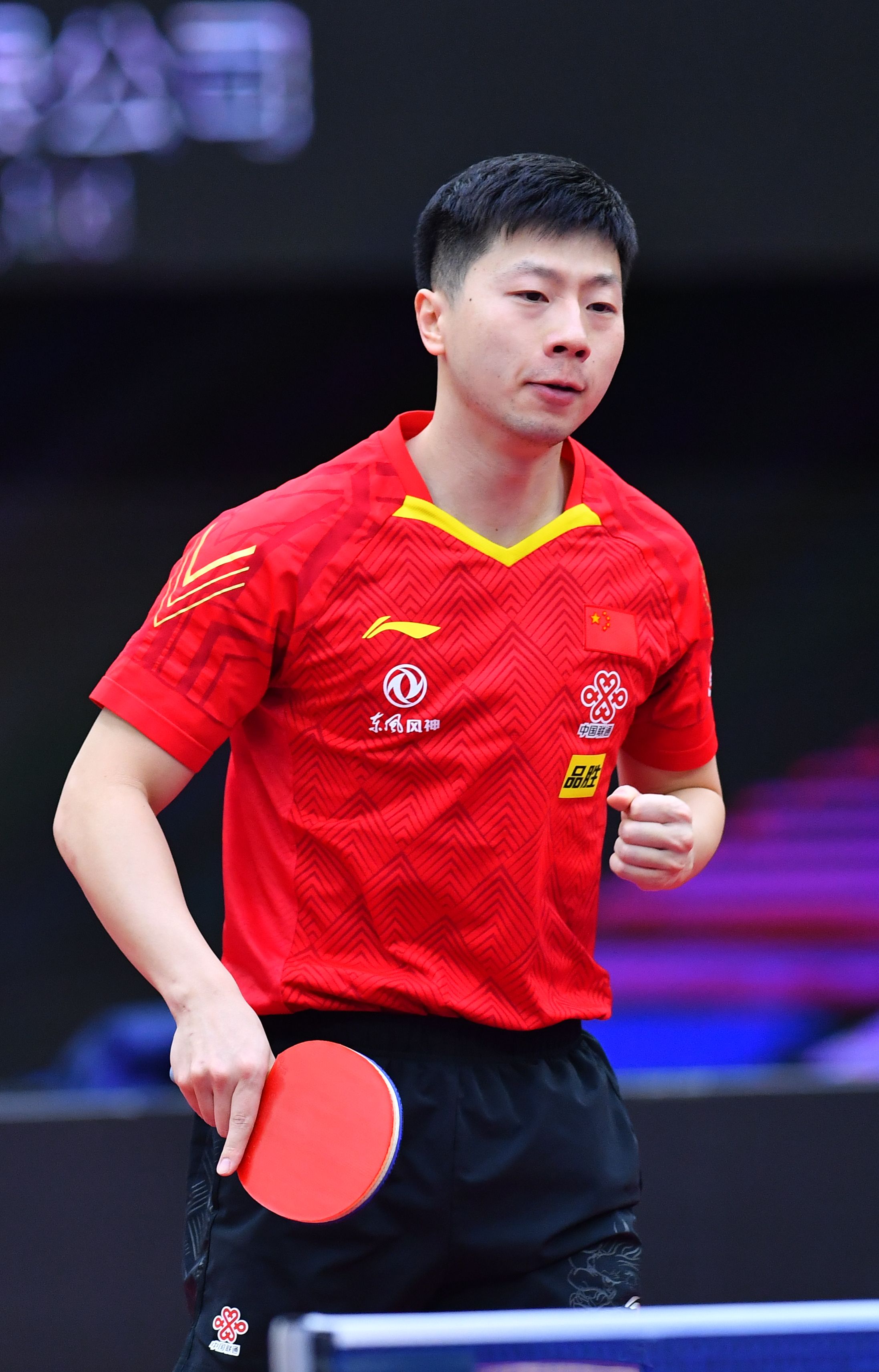 他与队友在 他与队友在